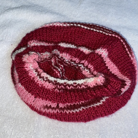 Handmade knit hat - Picture 2 of 3